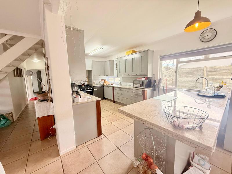 5 Bedroom Property for Sale in Sandbaai Western Cape